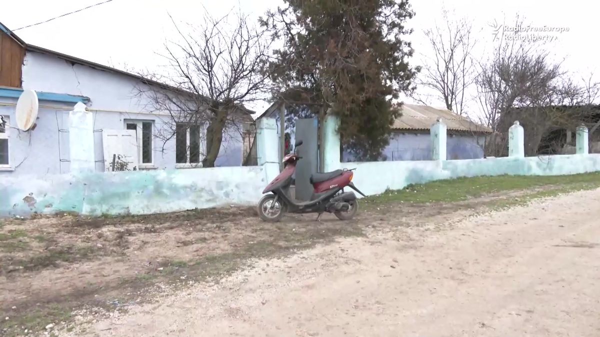 Video: Důchodkyně na svém mopedu rozváží na frontě ukrajinským vojákům jídlo